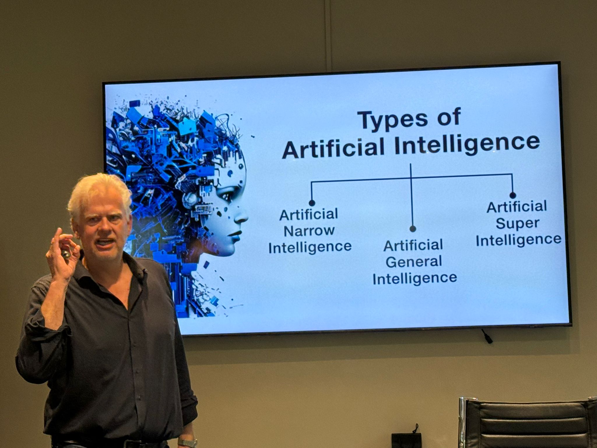 Robert van der Zwart speaking about AI and people leadership